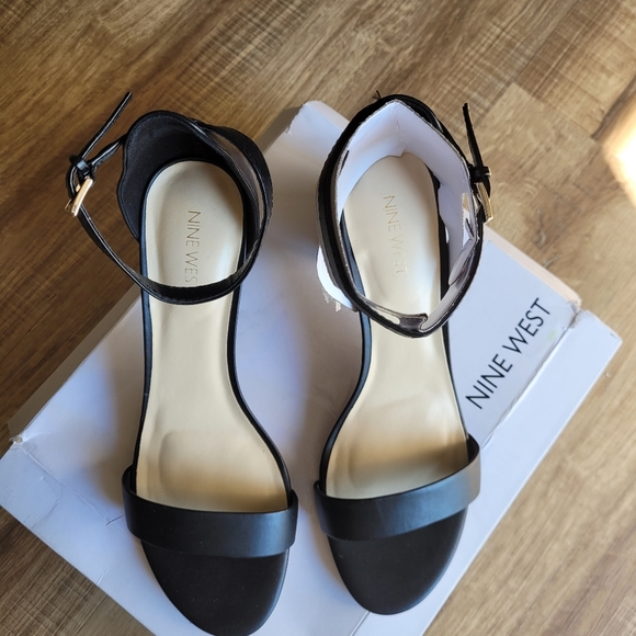 NWT Nine West Black Dress Sandals Size 11 - Picture 2 of 5